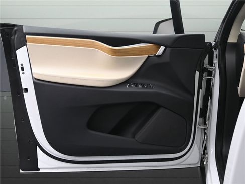 Used 2018 Tesla Model X P100D image 12