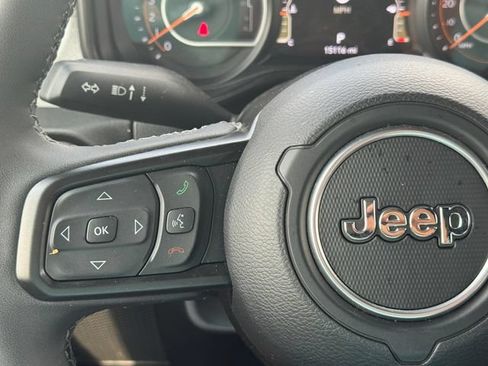 Used 2025 Jeep Wrangler Unlimited Sport AWD/4WD image 24