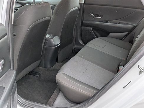 Used 2021 Hyundai Elantra SE image 16