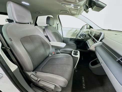 Used 2024 Hyundai Ioniq 5 SE image 30