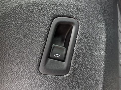 New 2026 Volkswagen Atlas Cross Sport SE AWD/4WD image 18