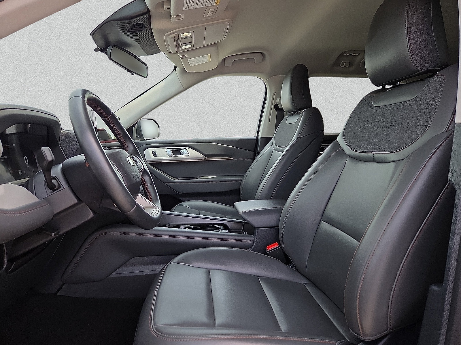 Used 2025 Ford Explorer Active w/ Active Comfort Package AWD/4WD image 15
