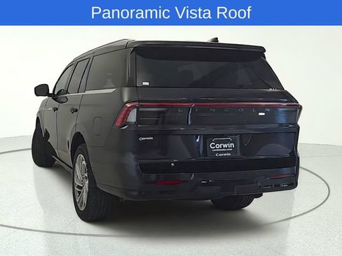 Used 2025 Lincoln Navigator Reserve AWD/4WD image 4