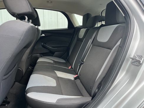 Used 2014 Ford Focus SE w/ SE Sport Package image 11