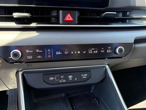 Certified 2025 Kia Carnival EX FWD image 27