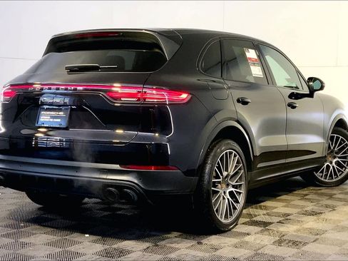 Used 2022 Porsche Cayenne w/ Premium Package image 7