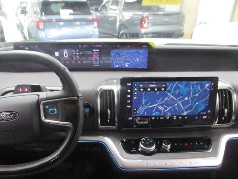 New 2025 Ford Expedition Platinum w/ Platinum Ultimate Package image 39