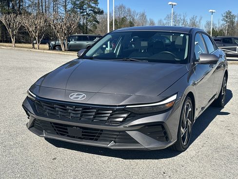Used 2024 Hyundai Elantra Limited image 1