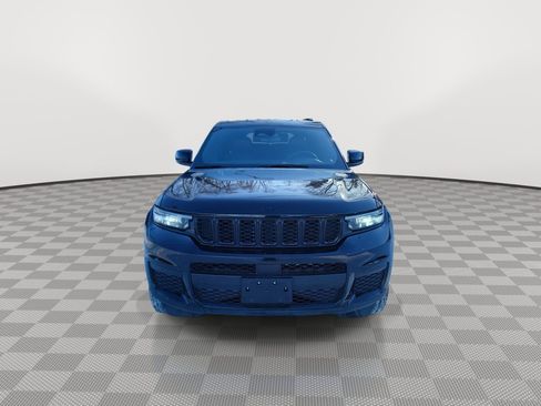 Used 2024 Jeep Grand Cherokee L Laredo image 3