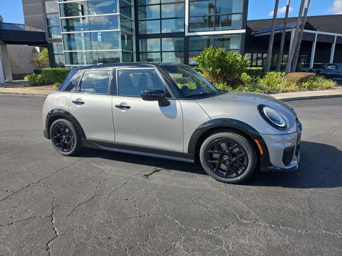 New 2026 MINI Cooper S image 2