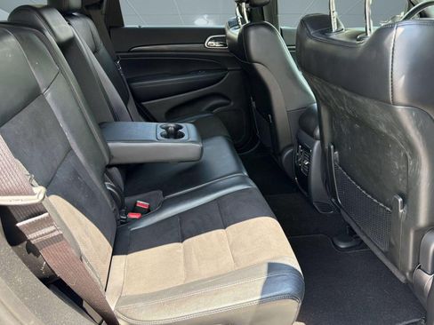 Used 2019 Jeep Grand Cherokee Laredo w/ Laredo X Package RWD image 28