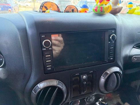 Used 2018 Jeep Wrangler Unlimited Sport S AWD/4WD image 8