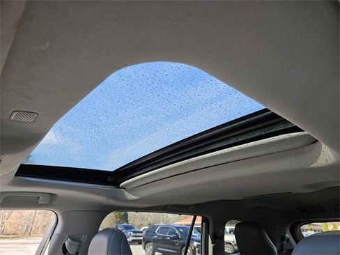 Used 2021 Toyota Highlander XLE image 19