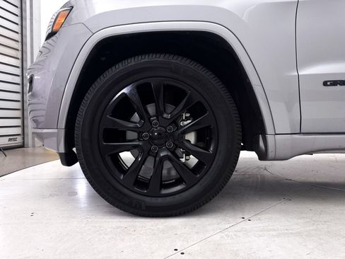 Used 2019 Jeep Grand Cherokee Altitude RWD image 15