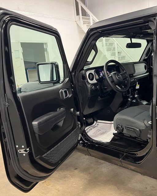 Used 2024 Jeep Gladiator Sport AWD/4WD image 21