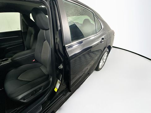 Used 2022 Toyota Camry LE FWD image 12
