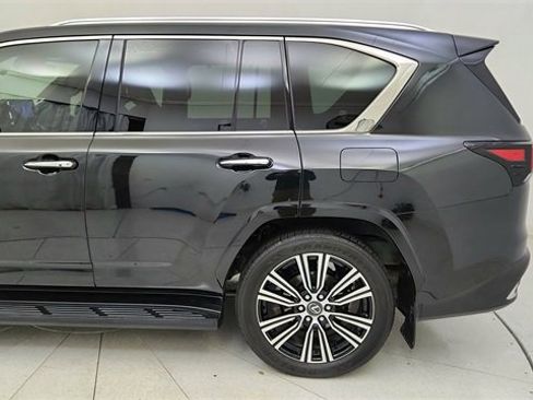 Used 2024 Lexus LX 600 4WD w/ Luxury Package image 10