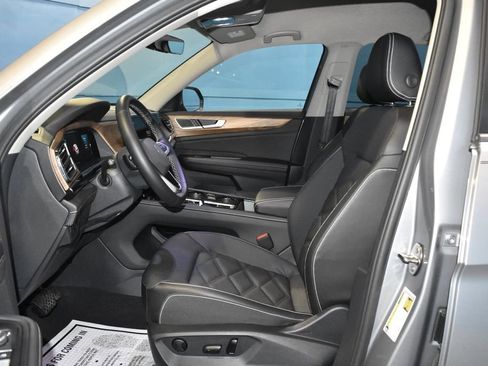 Certified 2025 Volkswagen Atlas SE image 7