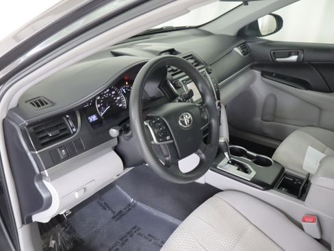 Used 2013 Toyota Camry LE FWD image 9