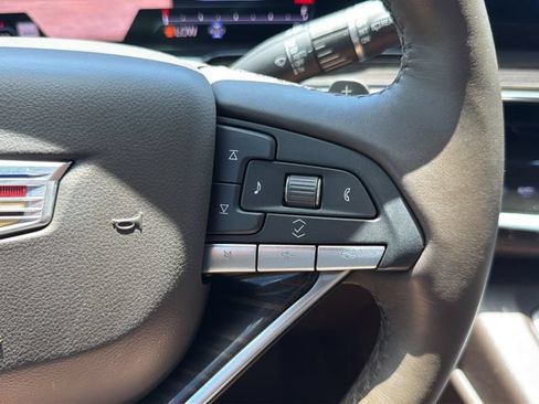 Used 2021 Cadillac Escalade Premium Luxury AWD/4WD image 24