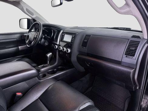 Used 2018 Toyota Sequoia TRD Sport AWD/4WD image 31
