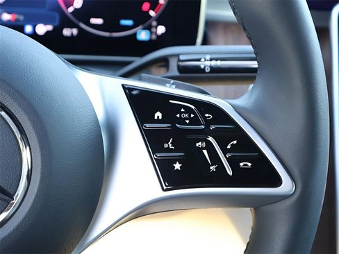 Certified 2025 Mercedes-Benz C 300 4MATIC Sedan image 33