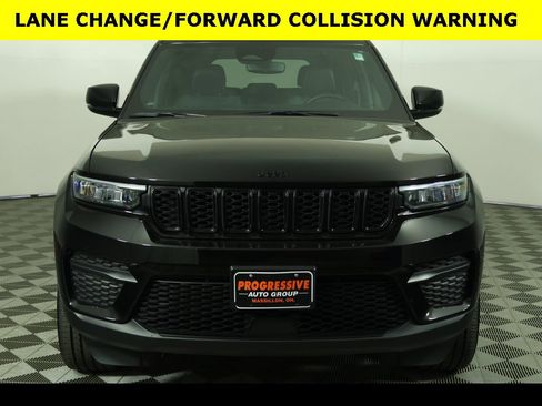 Used 2022 Jeep Grand Cherokee Altitude image 12