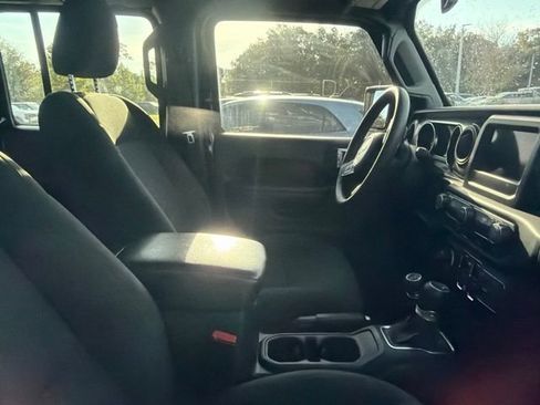 Used 2023 Jeep Gladiator Sport AWD/4WD image 3