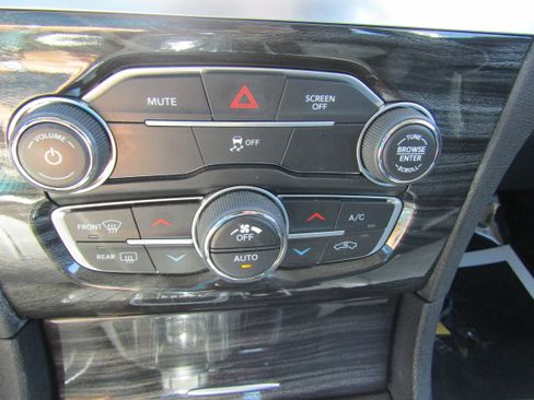 Used 2018 Chrysler 300 Touring w/ Driver Convenience Group image 26