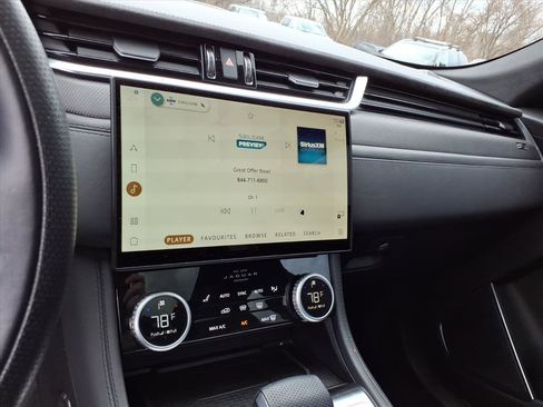 Used 2024 Jaguar F-PACE SVR image 20