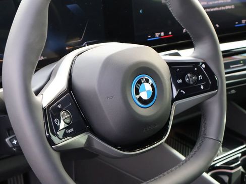 Certified 2025 BMW i5 xDrive40 w/ Premium Package image 22
