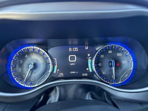 Used 2023 Chrysler Pacifica Touring-L image 20