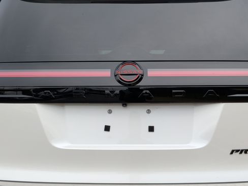 Used 2025 Nissan Armada PRO-4X w/ Pro-4X Premium Package image 12