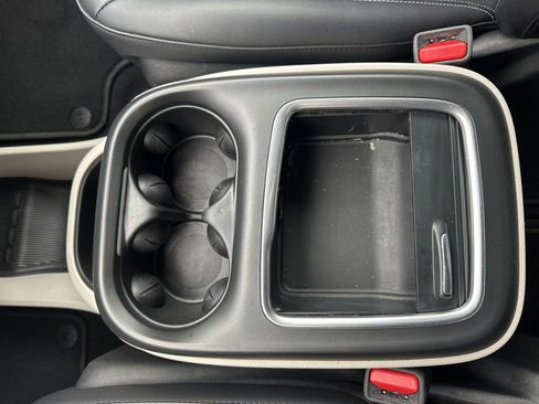 Used 2024 Chrysler Pacifica Touring-L image 20