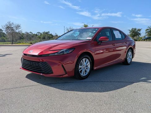 Used 2025 Toyota Camry LE FWD image 9