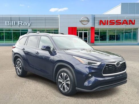 Used 2022 Toyota Highlander XLE FWD image 1
