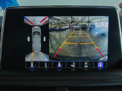 Used 2022 Chevrolet Suburban RST w/ Luxury Package image 6