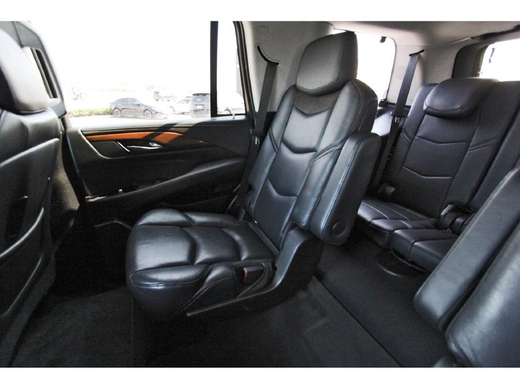 Used 2020 Cadillac Escalade Premium Luxury w/ LPO, Radiant Package AWD/4WD image 11
