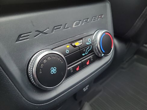 Used 2025 Ford Explorer ST-Line w/ Premium Package image 14