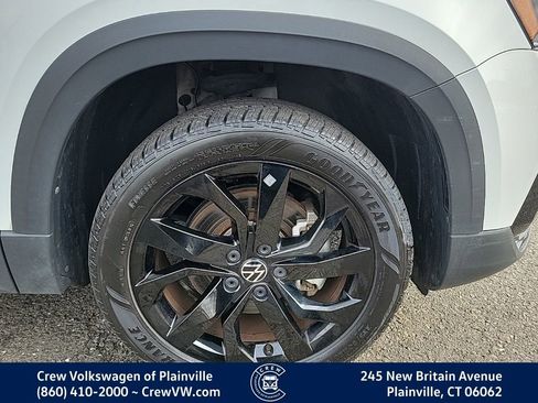 Certified 2022 Volkswagen Taos SE w/ Driver Assistance Package FWD image 23