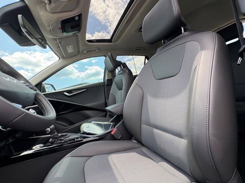 New 2025 Kia Niro EX Touring image 12
