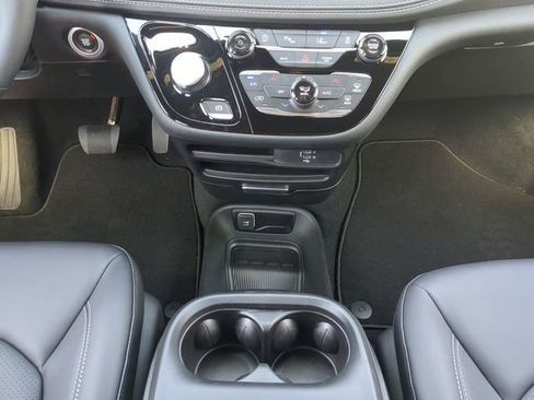 New 2026 Chrysler Pacifica Select image 23