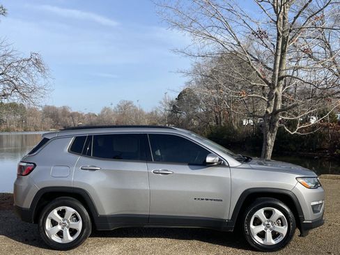 Used 2019 Jeep Compass Latitude image 3