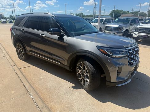 Used 2025 Ford Explorer Platinum w/ Ultimate Package AWD/4WD image 5