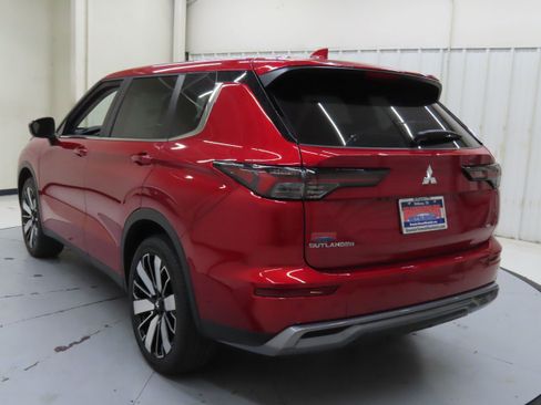 New 2025 Mitsubishi Outlander SE image 5