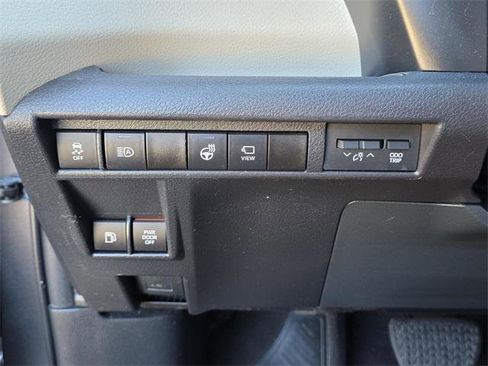 Certified 2023 Toyota Sienna Platinum image 32