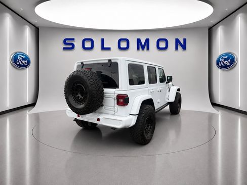 Used 2021 Jeep Wrangler Unlimited Sahara AWD/4WD image 5