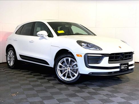 Certified 2026 Porsche Macan AWD/4WD image 9