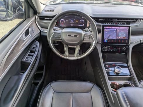 Used 2024 Jeep Grand Cherokee Limited AWD/4WD image 16