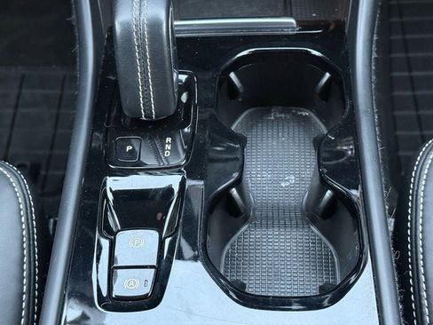 Used 2021 Volvo XC40 T4 R-Design w/ Advanced Package image 24